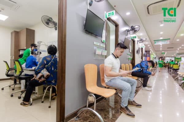 Top 6 nguyên nhân gây đỏ mắt một bên mà không gây đau