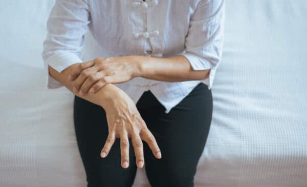 Rối loạn thần kinh thực vật gây mất ngủ buồn bực chân tay