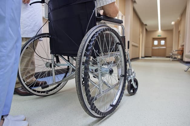 Yếu, liệt vận động là một trong những biến chứng phổ biến sau đột quỵ.