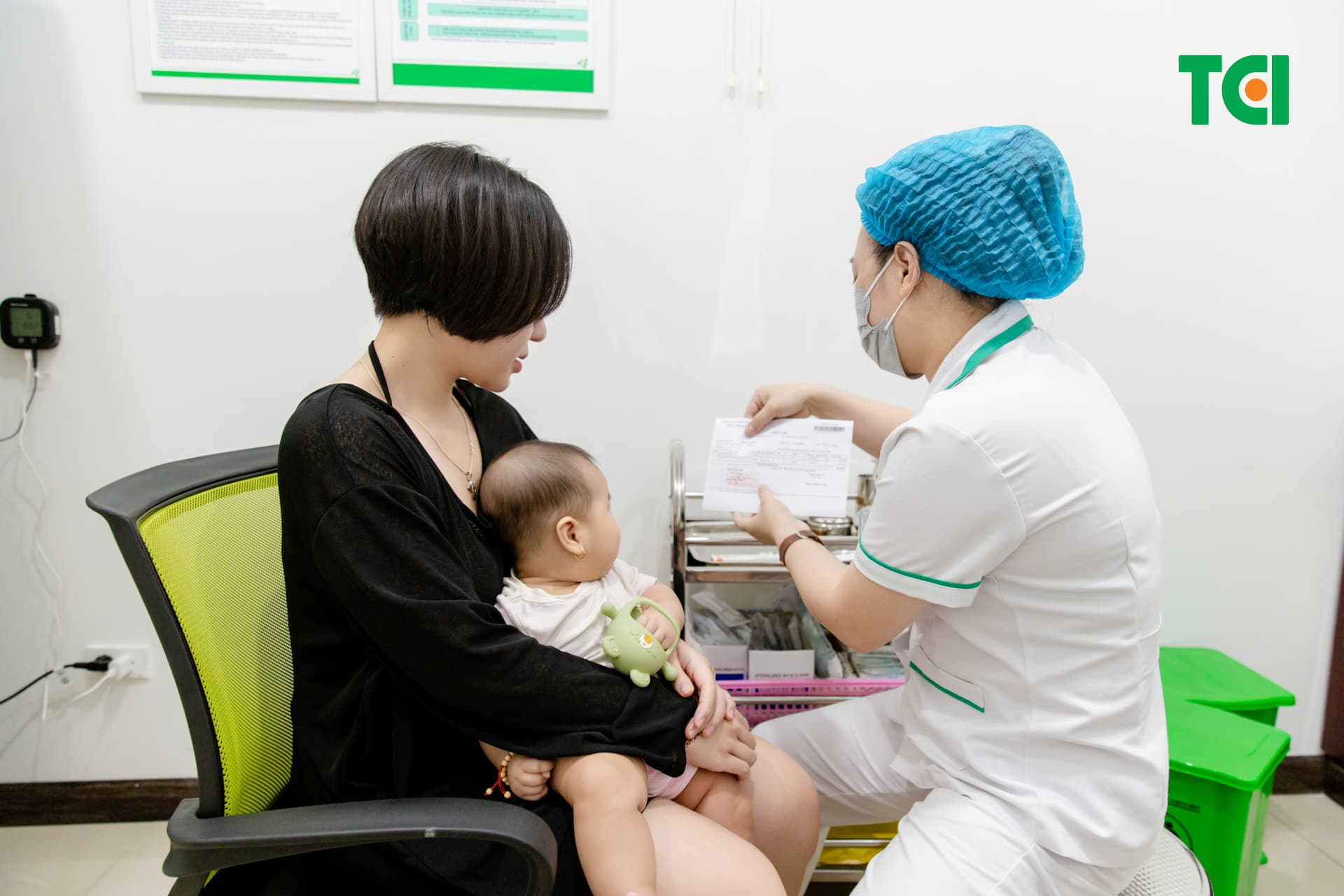 Tiêm chủng cúm hàng năm giúp bạn tự bảo vệ bản thân khỏi cúm mùa