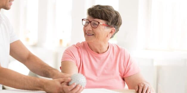 Tìm hiểu phục hồi chức năng sau khi bị đột quỵ não