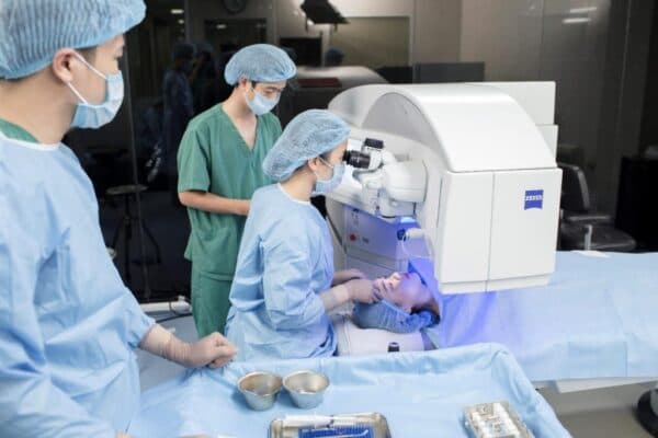 Sau phẫu thuật Lasik mắt có đạt được thị lực 10/10 không?