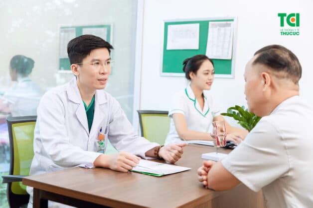 Bệnh nhân trĩ cần đi khám để được điều trị đúng hướng và hiệu quả