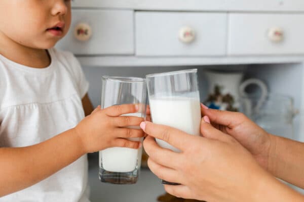 Trào ngược dạ dày có nên uống sữa