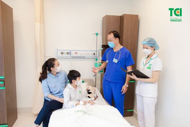 Dấu hiệu nhận biết trẻ sốt xuất huyết cần nhập viện