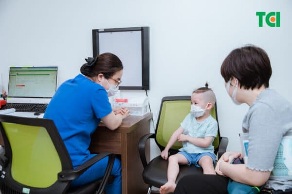 Trẻ bị cảm cúm nên được đi khám sớm và chỉ uống Tiffy khi có chỉ định của bác sĩ 