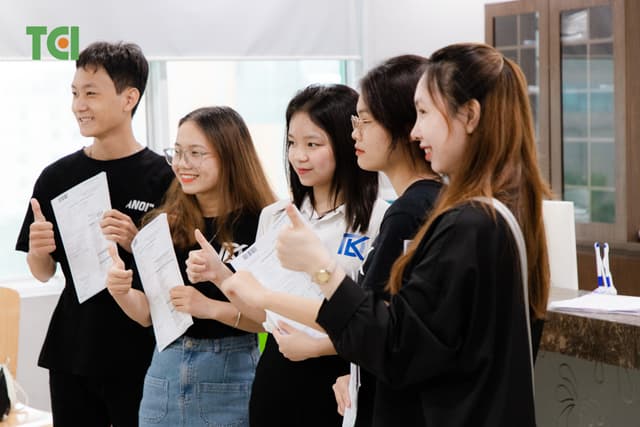 Khoảnh Khắc Doanh Nghiệp Khám sức khỏe công ty DK Tech