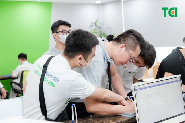 Khoảnh Khắc Doanh Nghiệp Khám sức khỏe Công Ty cổ phần Hoàng Liên Sơn