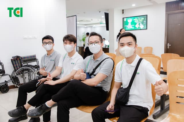 Khoảnh Khắc Doanh Nghiệp Khám sức khỏe Công Ty cổ phần Hoàng Liên Sơn