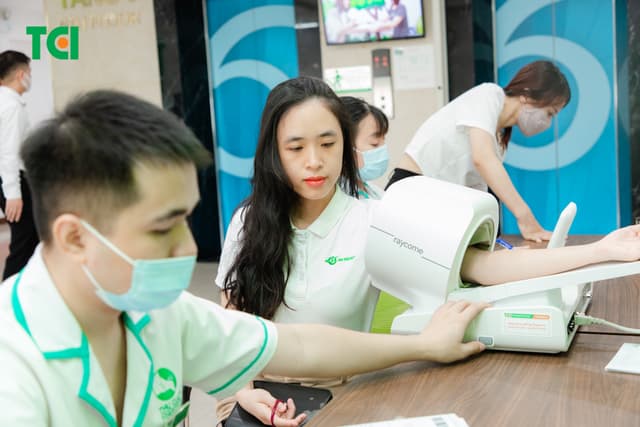 Khoảnh Khắc Doanh Nghiệp Khám sức khỏe Công Ty cổ phần Hoàng Liên Sơn