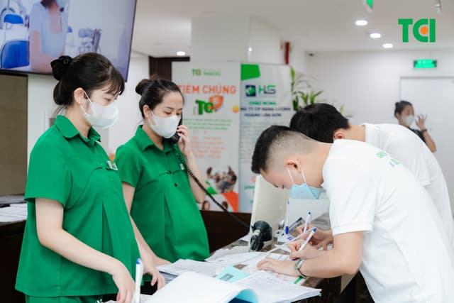 Khoảnh Khắc Doanh Nghiệp Khám sức khỏe Công Ty cổ phần Hoàng Liên Sơn