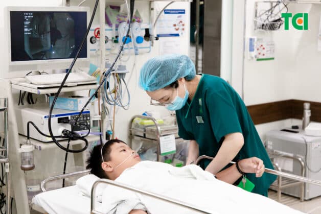 Bé A. nội soi dạ dày theo chỉ định của bác sĩ Hà Tùng Lâm.