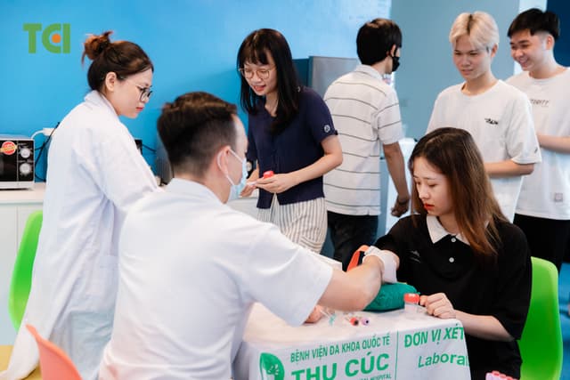 Khoảnh Khắc Doanh Nghiệp Khám sức khỏe công ty DK Tech