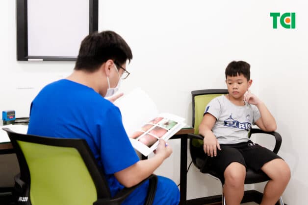 Bé A. được chẩn đoán xác định viêm dạ dày do vi khuẩn Helicobacter Pylori (HP).