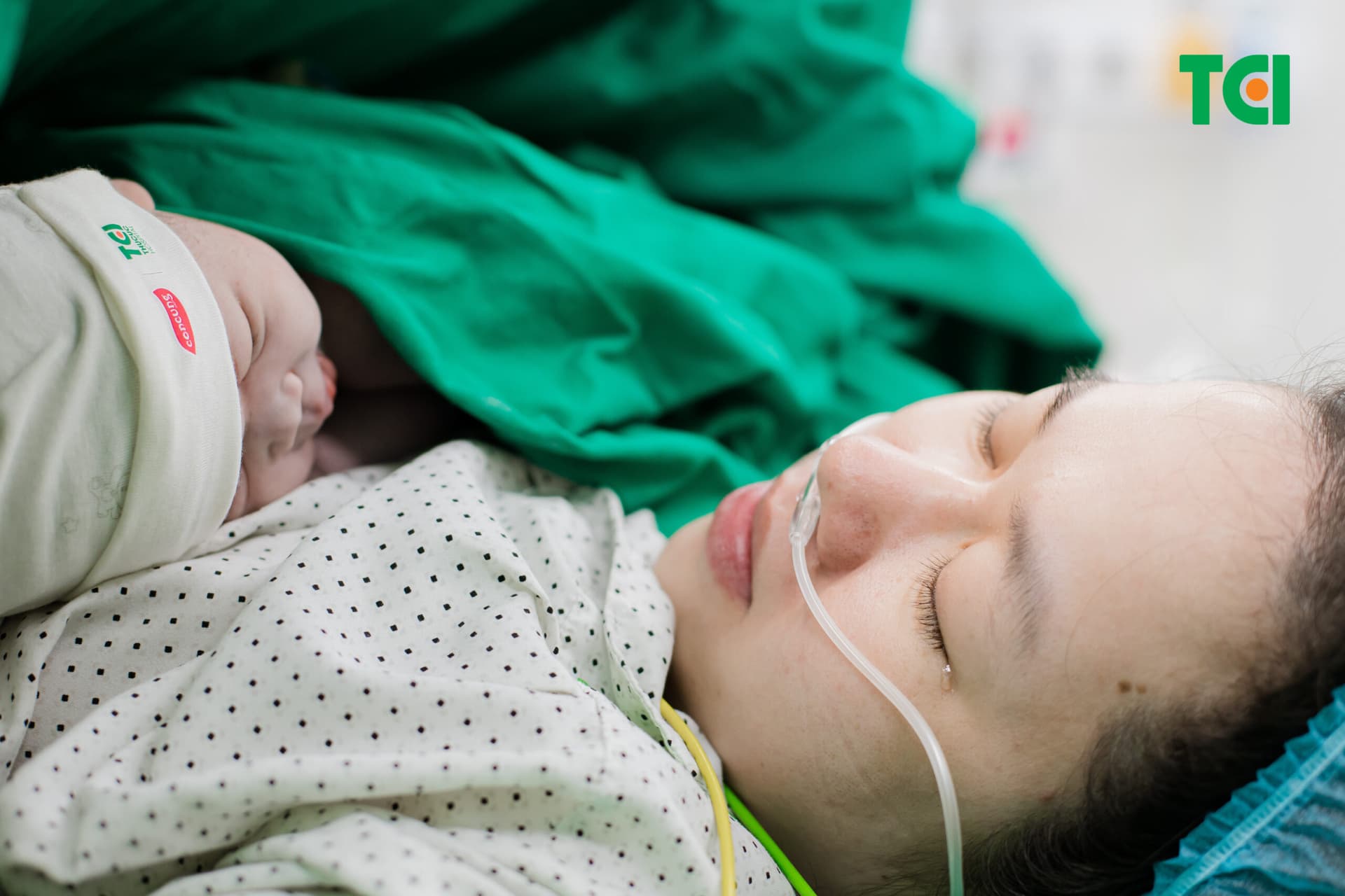 Các chuyên gia Y tế cho rằng, mẹ bầu nên sinh mổ để hạn chế lây truyền đậu mùa khỉ từ mẹ sang con