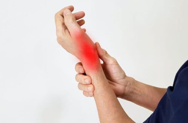 Hội chứng De Quervain ảnh hưởng đến khả năng vận động, cử động tay của người bệnh