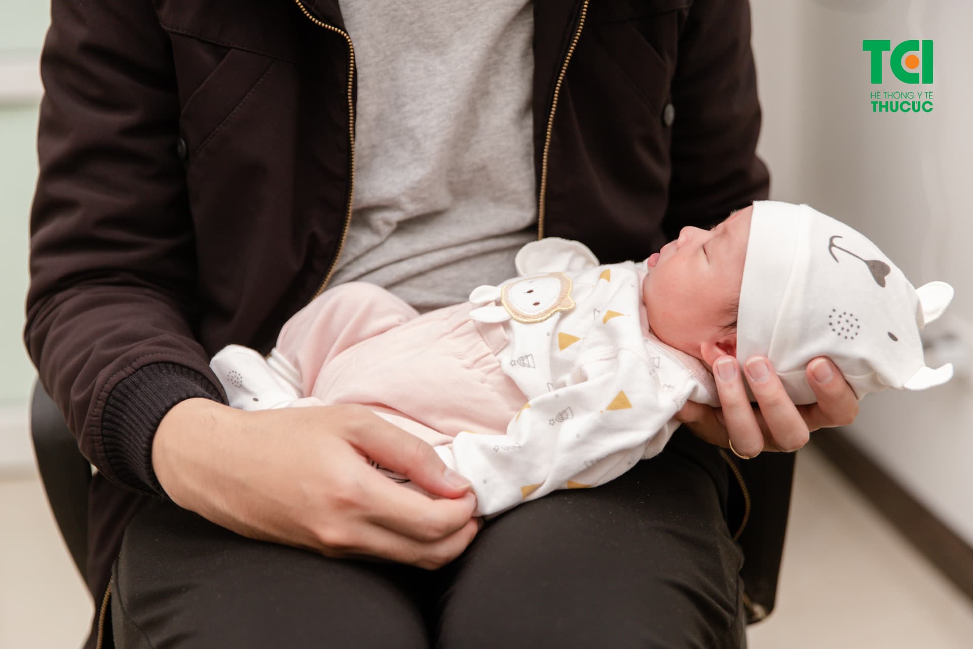 Nếu trẻ có biểu hiện ốm sốt thì chưa nên tiêm vắc xin lao ngay tại thời điểm đó