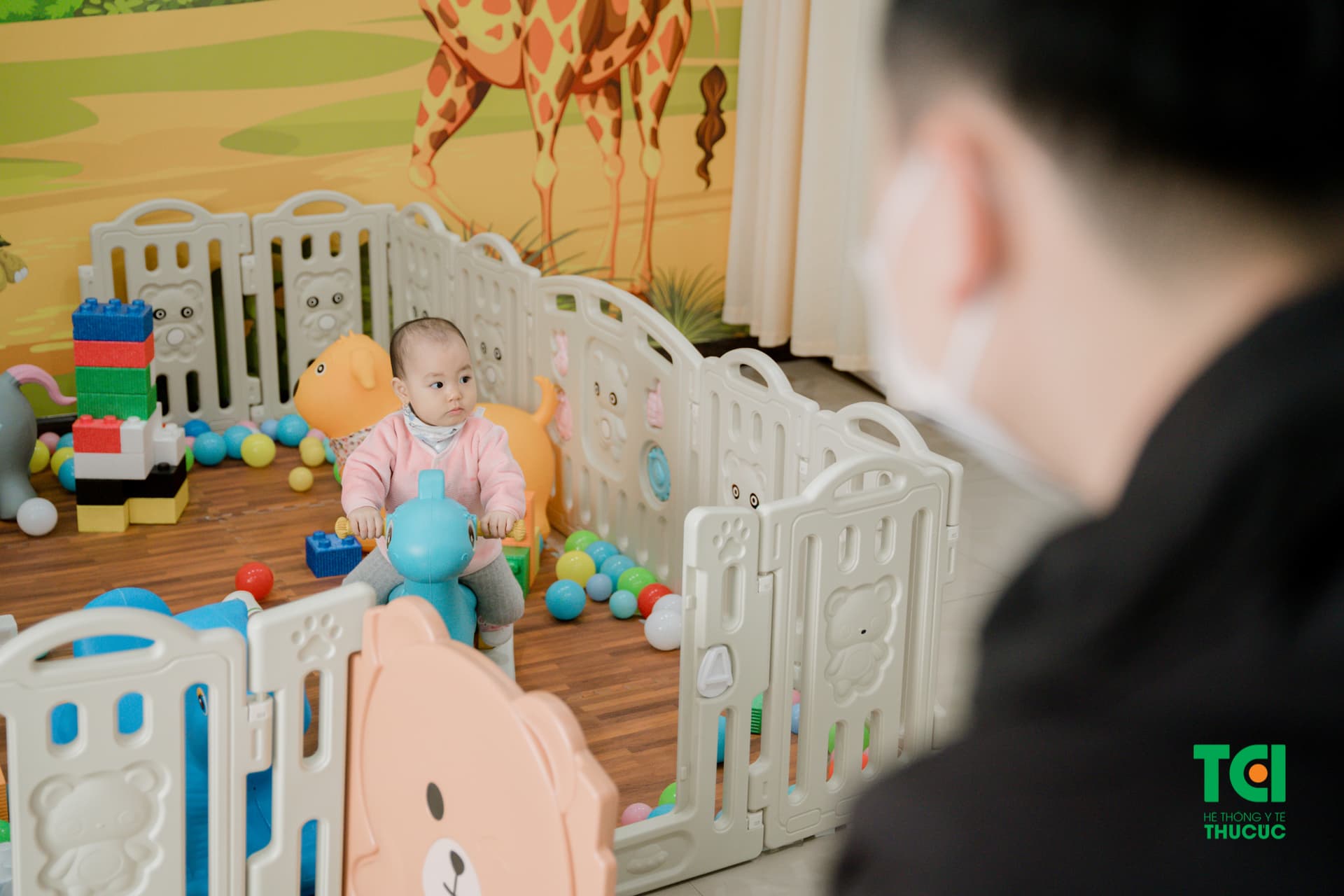 Phòng tiêm chủng TCI có khu vui chơi cho trẻ giảm bớt sợ hãi, căng thẳng trước - sau tiêm Hib