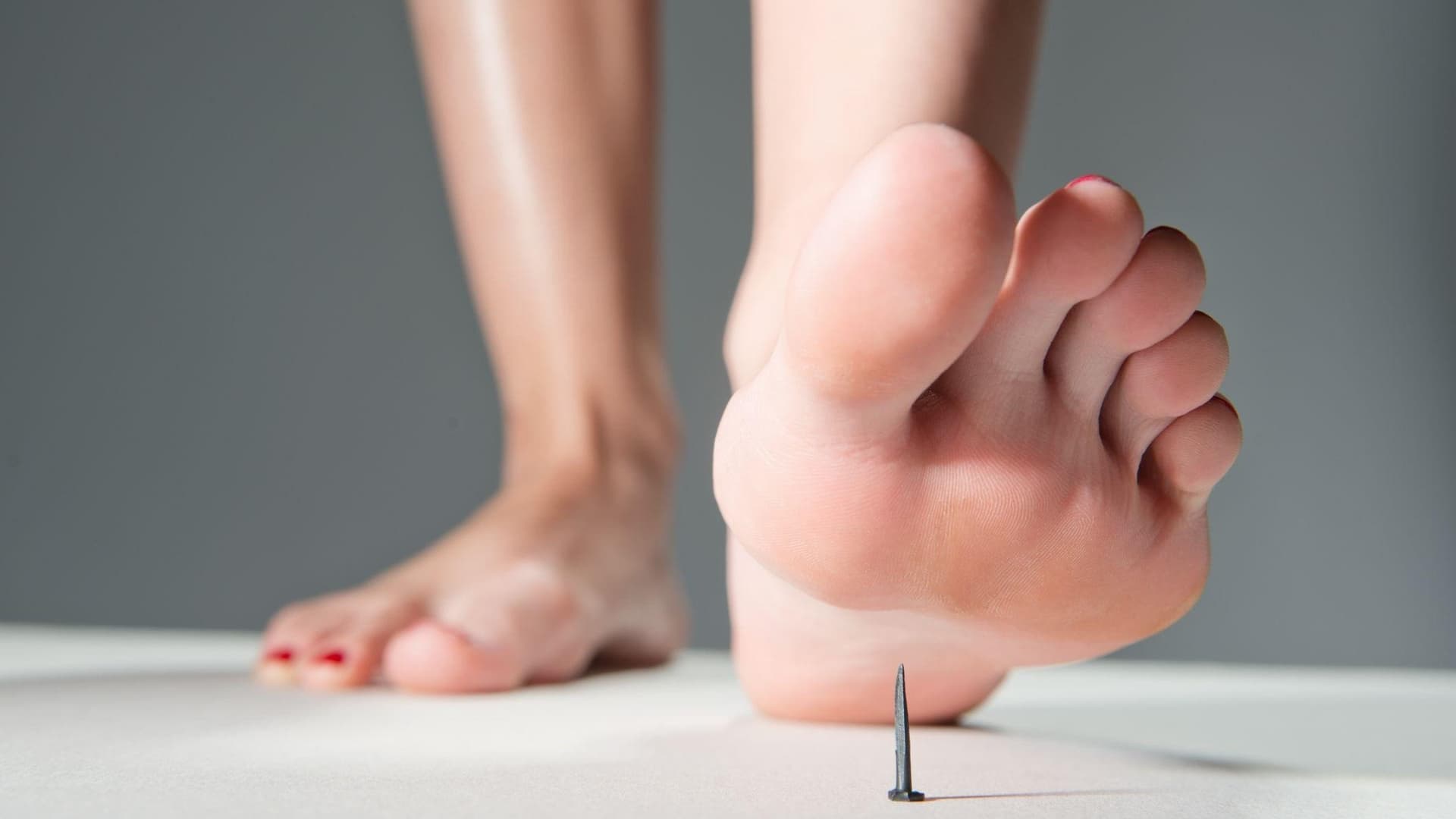 Vết thương do bị đinh đâm có thể gây nhiễm trùng uốn ván