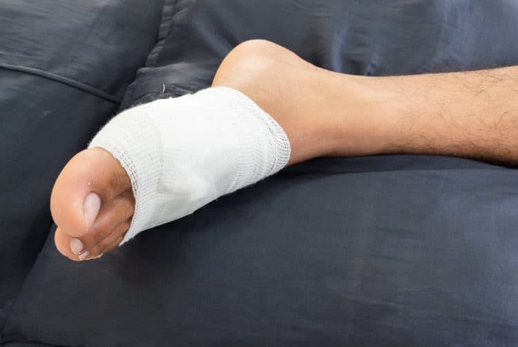 Uốn ván là một bệnh nhiễm trùng cấp do Clostridium tetani, một loại vi khuẩn gây ra tại vùng bị thương