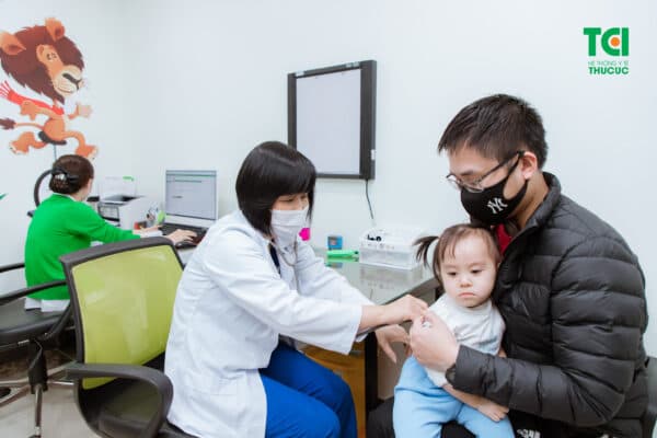 Bé bị cảm lạnh mùa đông: dấu hiệu và cách điều trị hiệu quả-3