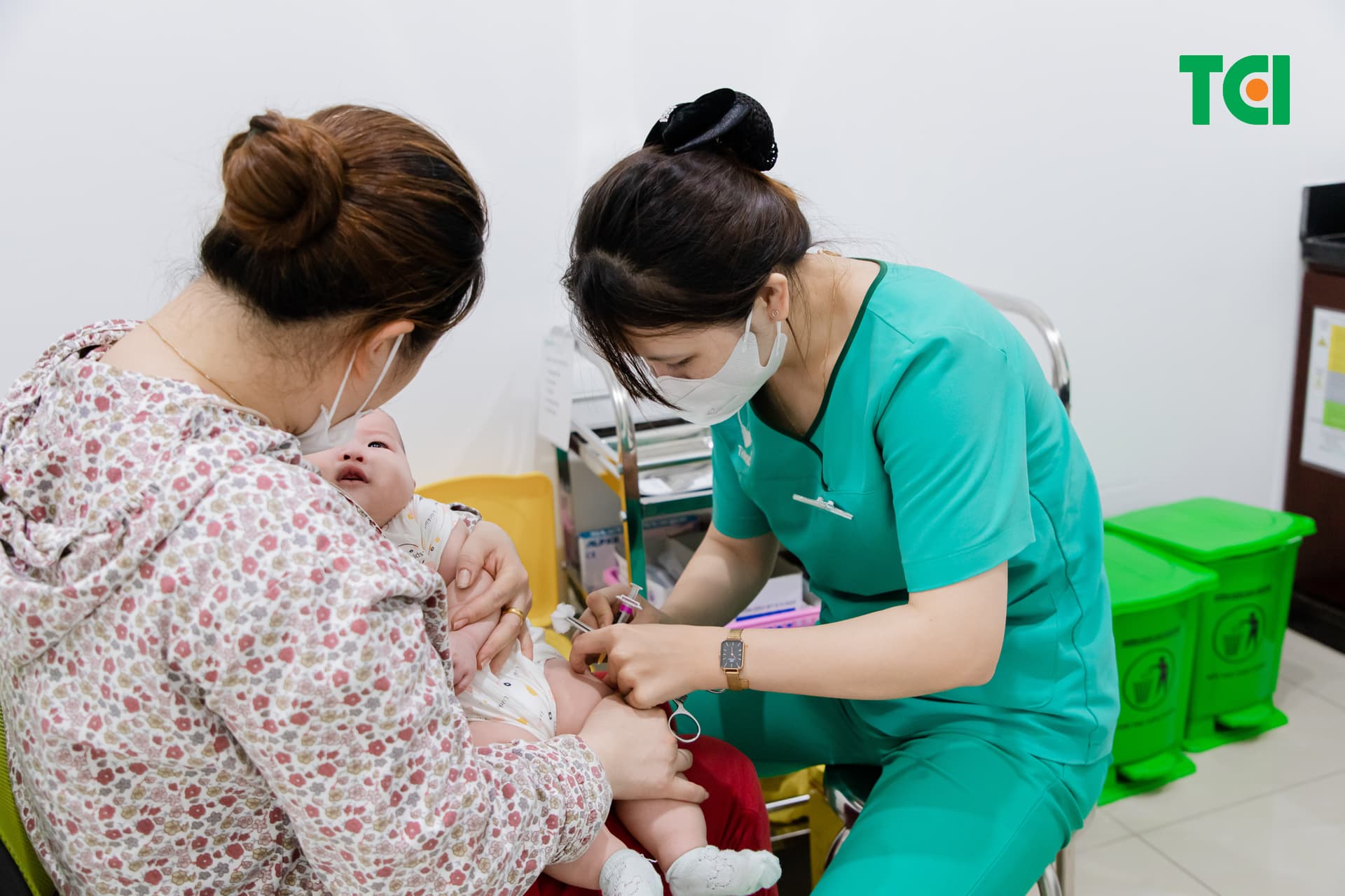 Vắc xin 5 trong 1 được khuyến cáo tiêm đúng lịch trình, đủ liều cho trẻ em ngay từ giai đoạn đầu đời