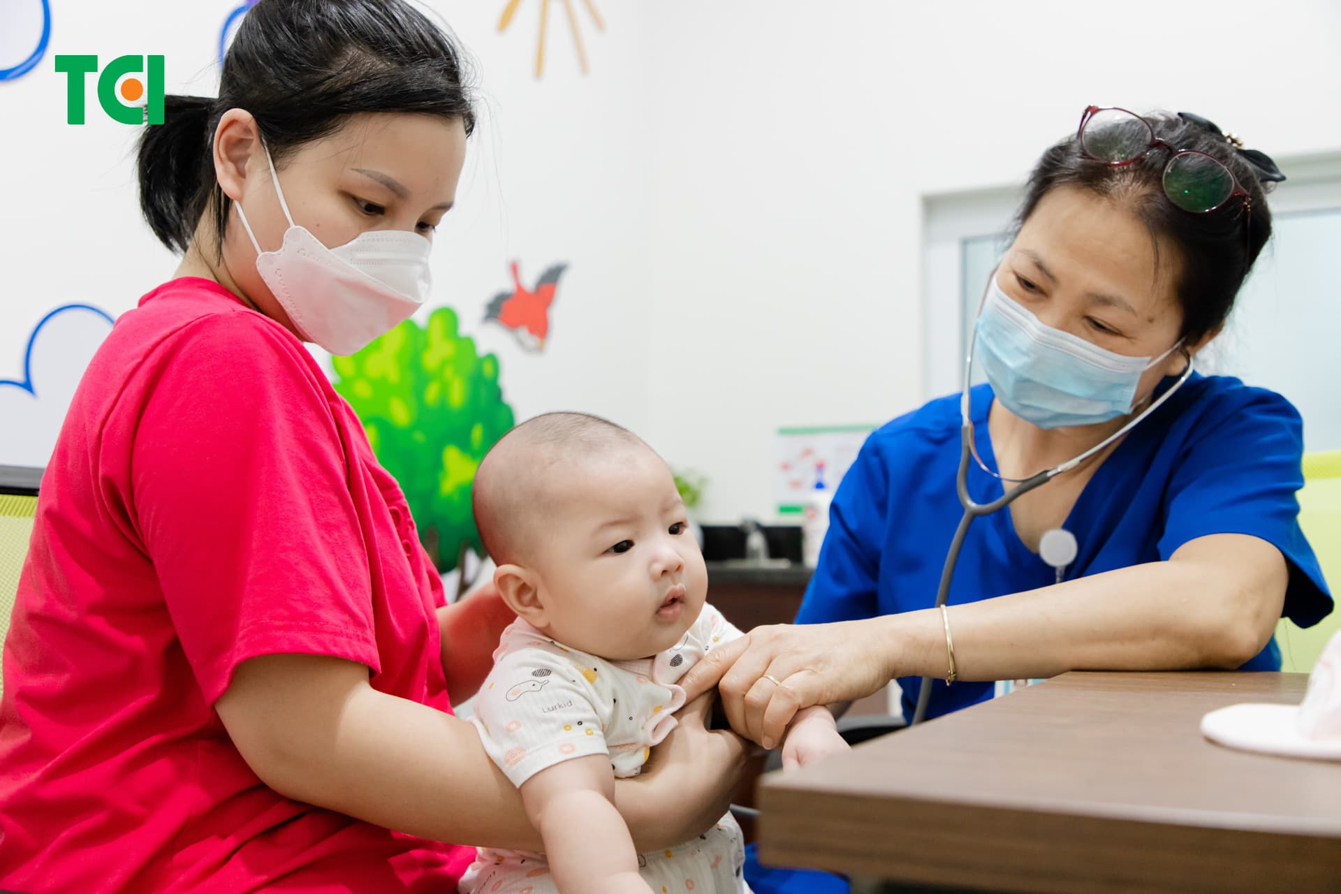 Trẻ nhỏ cần được uống vắc xin tả từ sớm để có sức đề kháng với căn bệnh nguy hiểm này