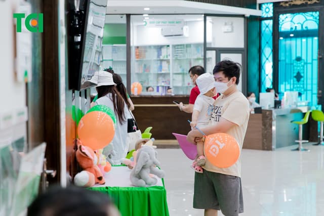 Ảnh Tặng quà 1/6 cho bé