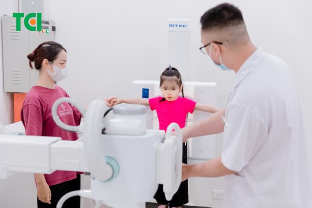 Ảnh Tặng quà 1/6 cho bé