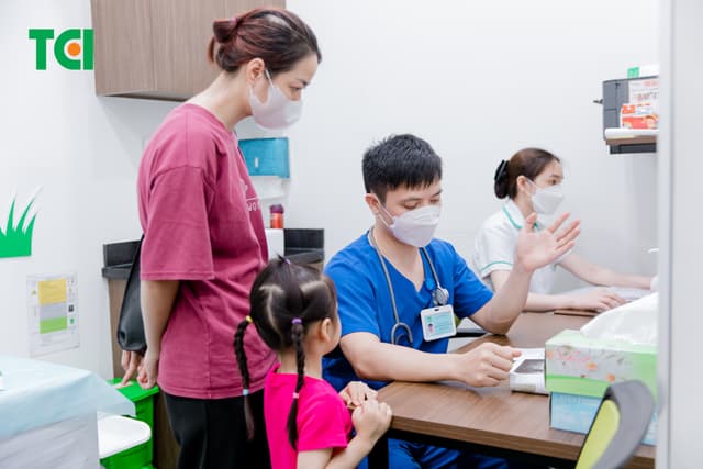 Ảnh Tặng quà 1/6 cho bé