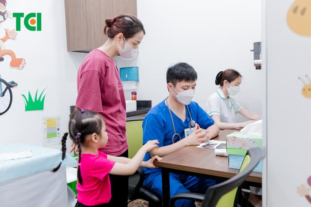 Ảnh Tặng quà 1/6 cho bé