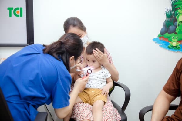 Cách điều trị và chăm sóc trẻ tay chân miệng hiệu quả tại nhà