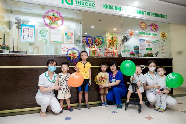 Ảnh Tặng quà Trung thu cho bé