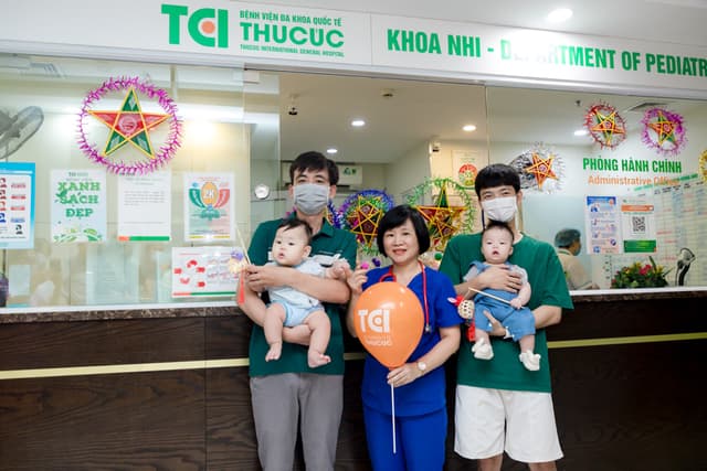 Ảnh Tặng quà Trung thu cho bé