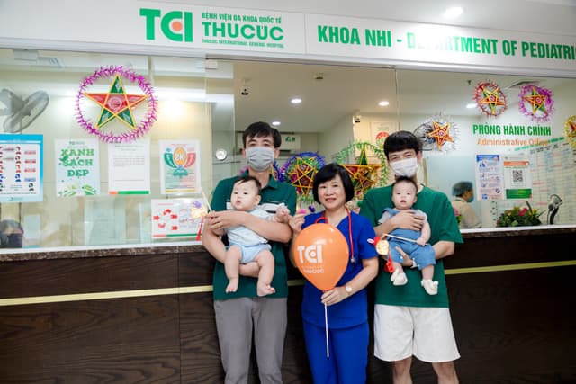 Ảnh Tặng quà Trung thu cho bé