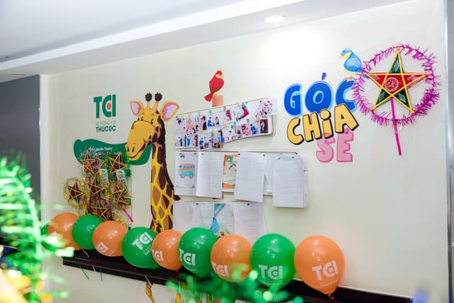 Ảnh Tặng quà Trung thu cho bé