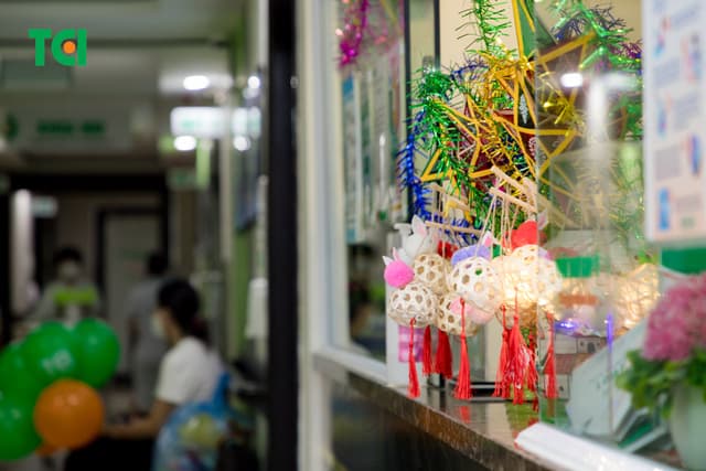 Ảnh Tặng quà Trung thu cho bé