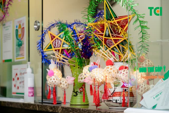 Ảnh Tặng quà Trung thu cho bé