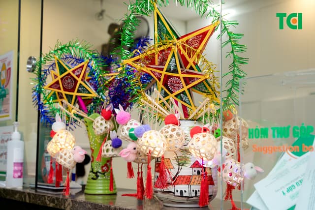 Ảnh Tặng quà Trung thu cho bé