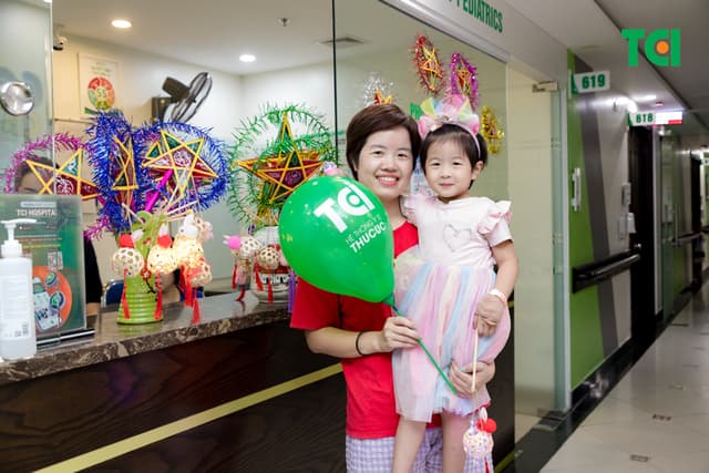 Ảnh Tặng quà Trung thu cho bé