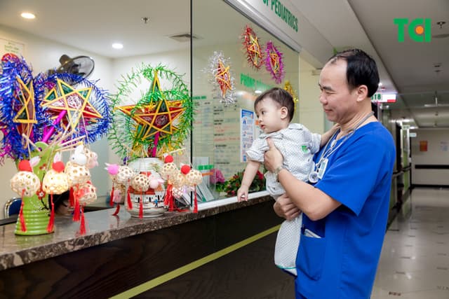 Ảnh Tặng quà Trung thu cho bé