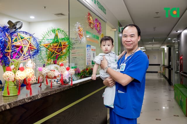 Ảnh Tặng quà Trung thu cho bé