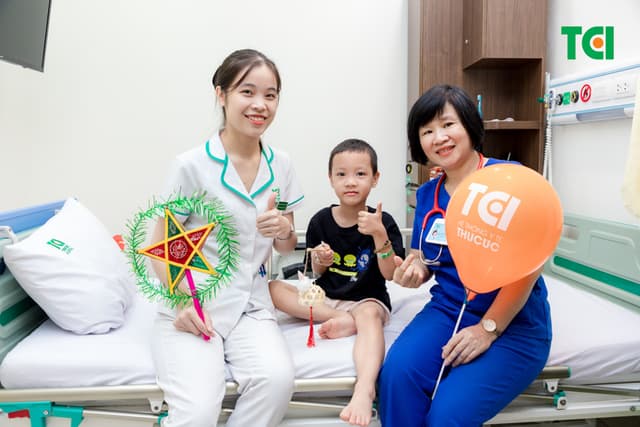 Ảnh Tặng quà Trung thu cho bé