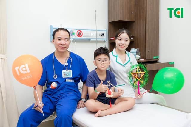 Ảnh Tặng quà Trung thu cho bé