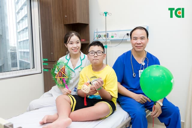 Ảnh Tặng quà Trung thu cho bé