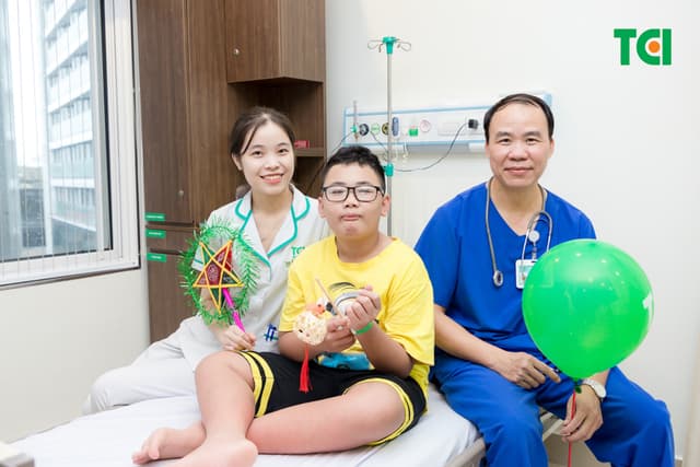 Ảnh Tặng quà Trung thu cho bé