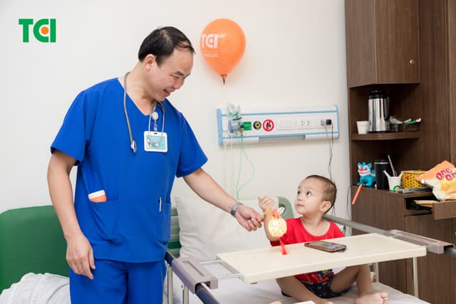 Ảnh Tặng quà Trung thu cho bé