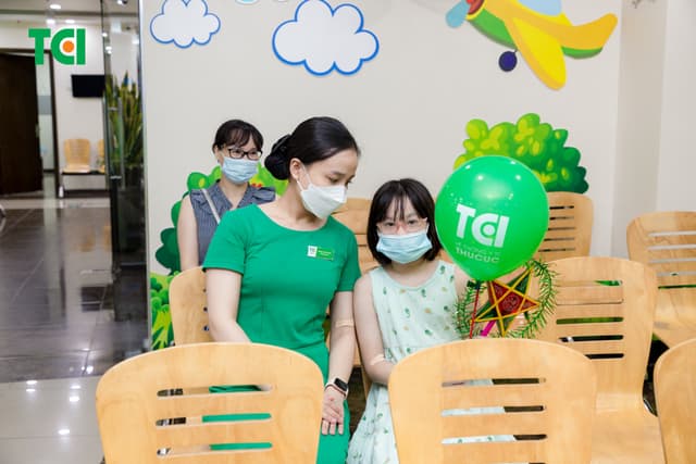 Ảnh Tặng quà Trung thu cho bé