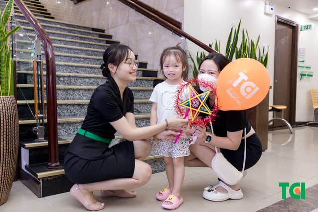 Ảnh Tặng quà Trung thu cho bé