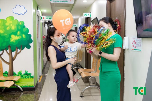 Ảnh Tặng quà Trung thu cho bé